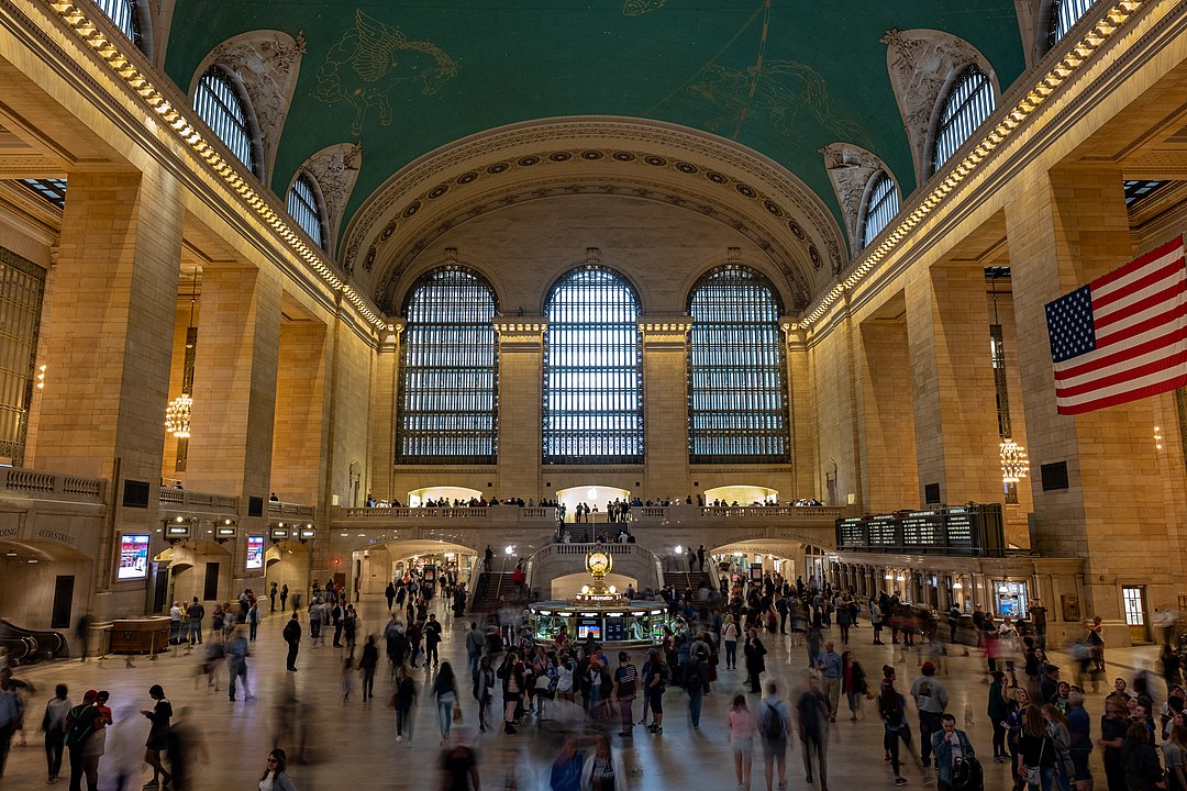 1080px-Grand_Central_Terminal_ceiling_view
